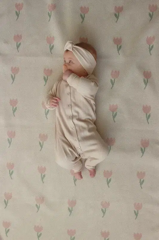 Плед детский LoomKnits Flowers Tulip Топленое молоко 80х120 см W166-034-80/120