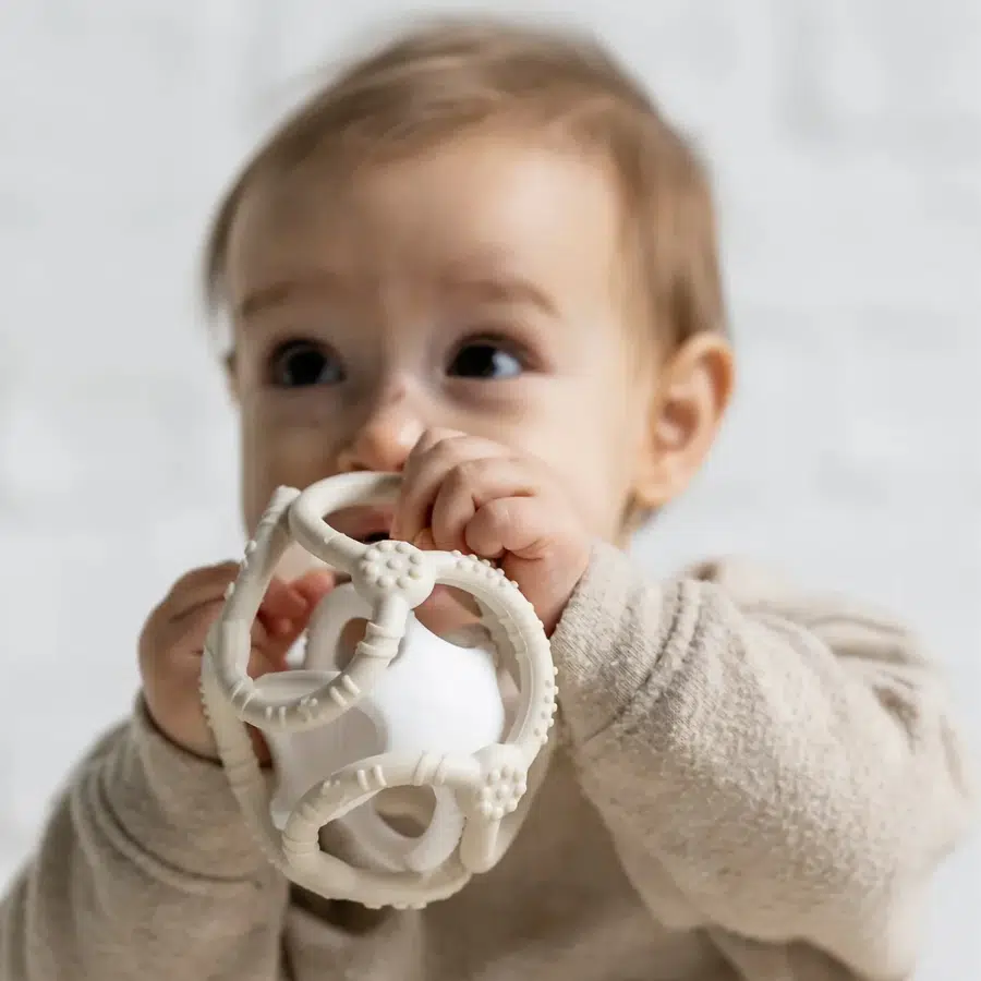 Прорезыватель Nattou Lapidou силикон 2 ШАРА clay + white 874373