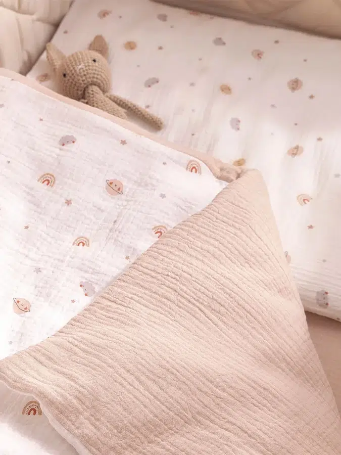 Комплект постельного белья PERINA Muslin 120х60 см 3 предмета Планеты/Латте КПБ3-М.1.25х2.1